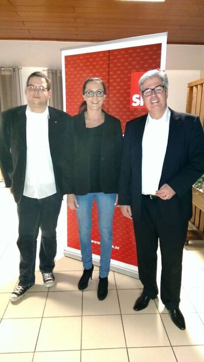 Markus Rupp samt Zweitkandidatin Saskia Heiler und Ortsvereinsvorsitzendem Sebastian Emmert