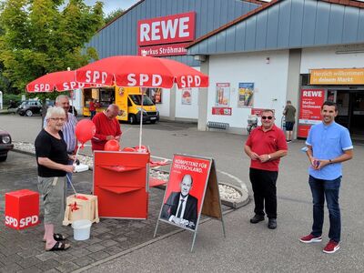 SPD Bundestagskandidat Patrick Diebold, R. Becker, H. Nagel, B. Wilhelm, H. Störzinger (v.r.) Bild: V. Geisel