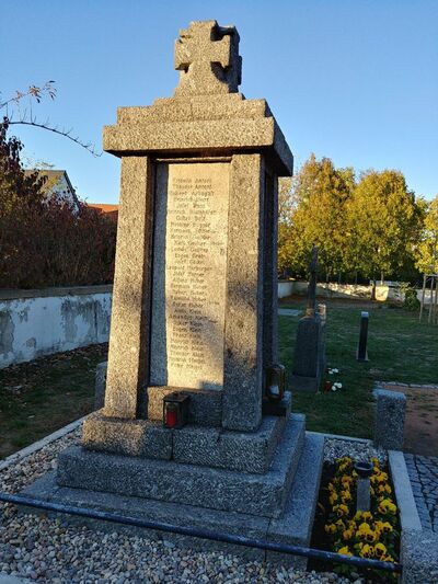 Das Denkmal mit den renovierten Inschriften