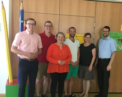 v.l. GR C. Holzer, GR P. Fischer, MdB Katja Mast, KITA-Leitung Herr Jänicke und Frau Schroff, BM Bernd Killinger