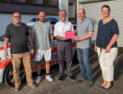 Unsere Fraktion bei der Spendenübergabe an die Leitung des DRK Neuthard