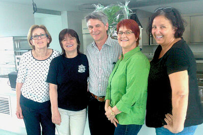 v.l.n.r. Marita Baur, Gisela Kneisl, Roland Herberger, Angelika Nosal, Sus Woll