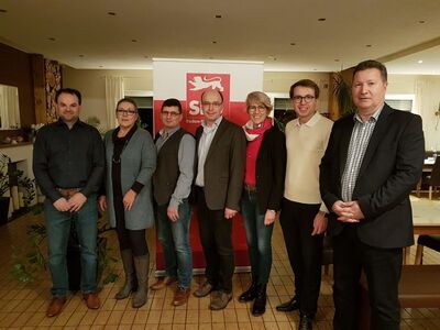 Unsere Kreistagskandidaten Filip Frensch (1. v. l.) und Martin Gern (4. v. l.)